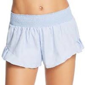 Smash + Tess size m (fits as a small!) shorts.